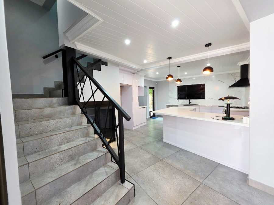 5 Bedroom Property for Sale in Langenhovenpark Free State